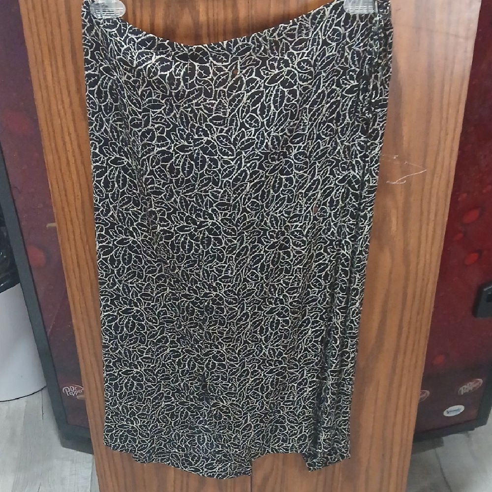 I.N. Studio Black and White Floral Midi Skirt